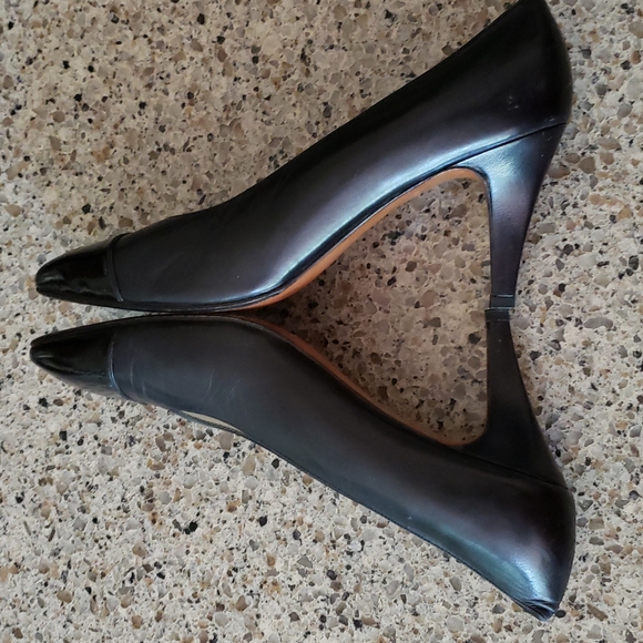 CHANEL Classic Black Leather & Patent Cap Toe Heeled Pump (early 90s?) - Picture 9 of 12